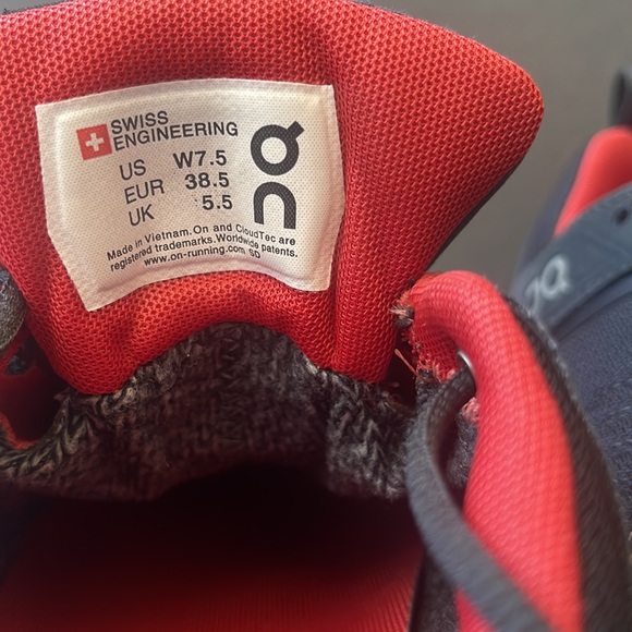 On Running Women’s Cloud Runner Winter Edition - Gray, Red, & Light Lavender - Picture 5 of 11